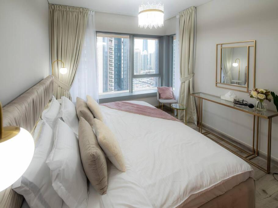 First Class 2Br With Full Burj Khalifa And Fountain View Dubai Exterior photo